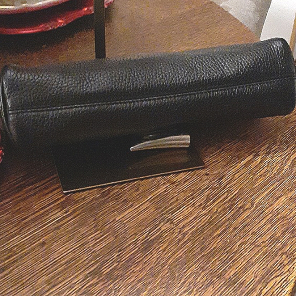 BURBERRY BLACK LEATHER CLUTCH WITH TOGGLE EUC - Picture 7 of 13